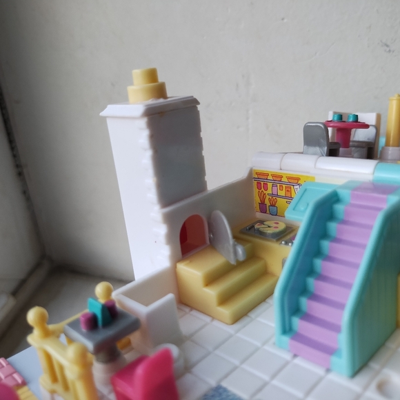 Vintage Bluebird Polly Pocket Pizza Parlor - Picture 11 of 11